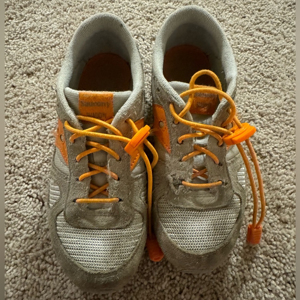 Saucony size 13.5 kids sneakers with lock laces